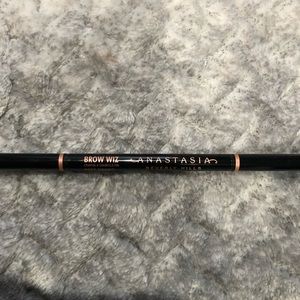 Anastasia Beverly Hills Makeup - Anastasia Beverly Hills brow wiz Anastasia Beverly Hills Makeup - Anastasia Beverly Hills brow wiz
